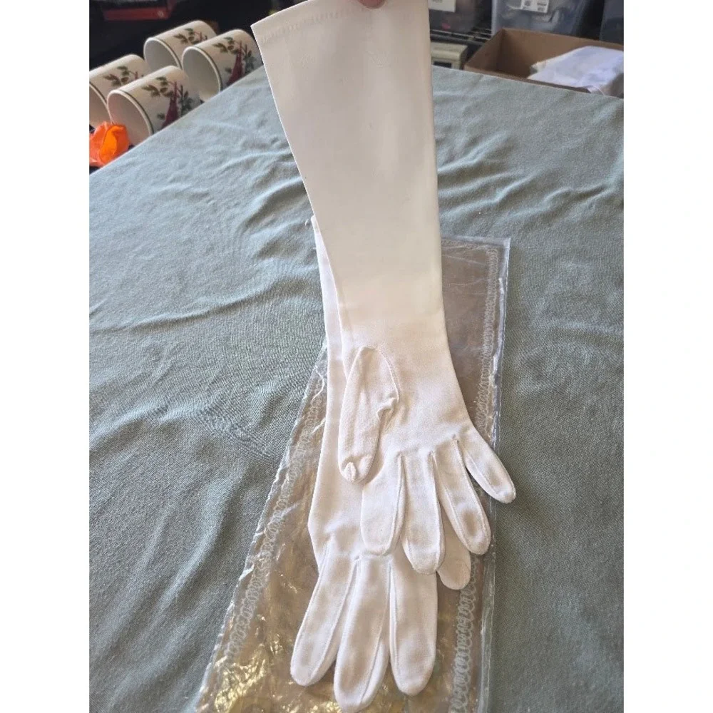 Crescendoe White Opera Length Evening Gloves